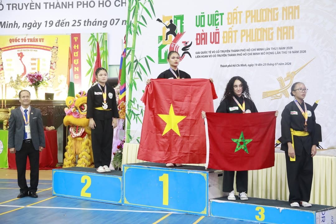 KHOẢNH KHẮC CỦA CÁC VÕ SINH, MÔN SINH PHẬT QUANG QUYỀN TẠI LỄ TRAO GIẢI LIÊN HOAN VÕ VI… — hình 80