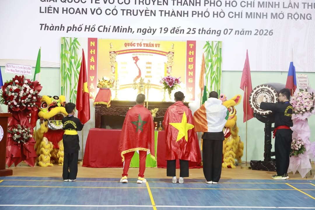 KHOẢNH KHẮC CỦA CÁC VÕ SINH, MÔN SINH PHẬT QUANG QUYỀN TẠI LỄ TRAO GIẢI LIÊN HOAN VÕ VI… — hình 81