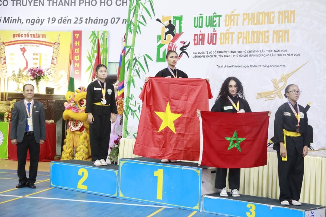 KHOẢNH KHẮC CỦA CÁC VÕ SINH, MÔN SINH PHẬT QUANG QUYỀN TẠI LỄ TRAO GIẢI LIÊN HOAN VÕ VI… — hình 90