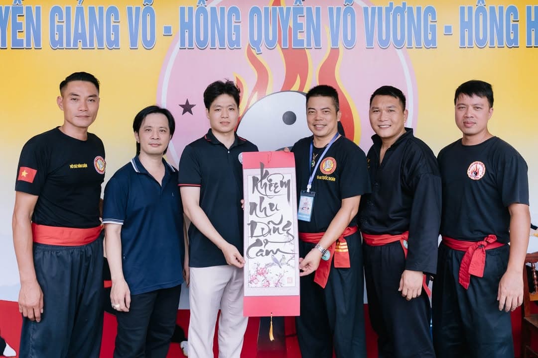 GIAN HÀNG TRIỂN LÃM - NƠI GẮN KẾT MỌI NGƯỜI