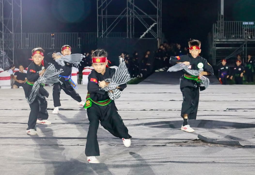 BIỂU DIỄN — hình 13
