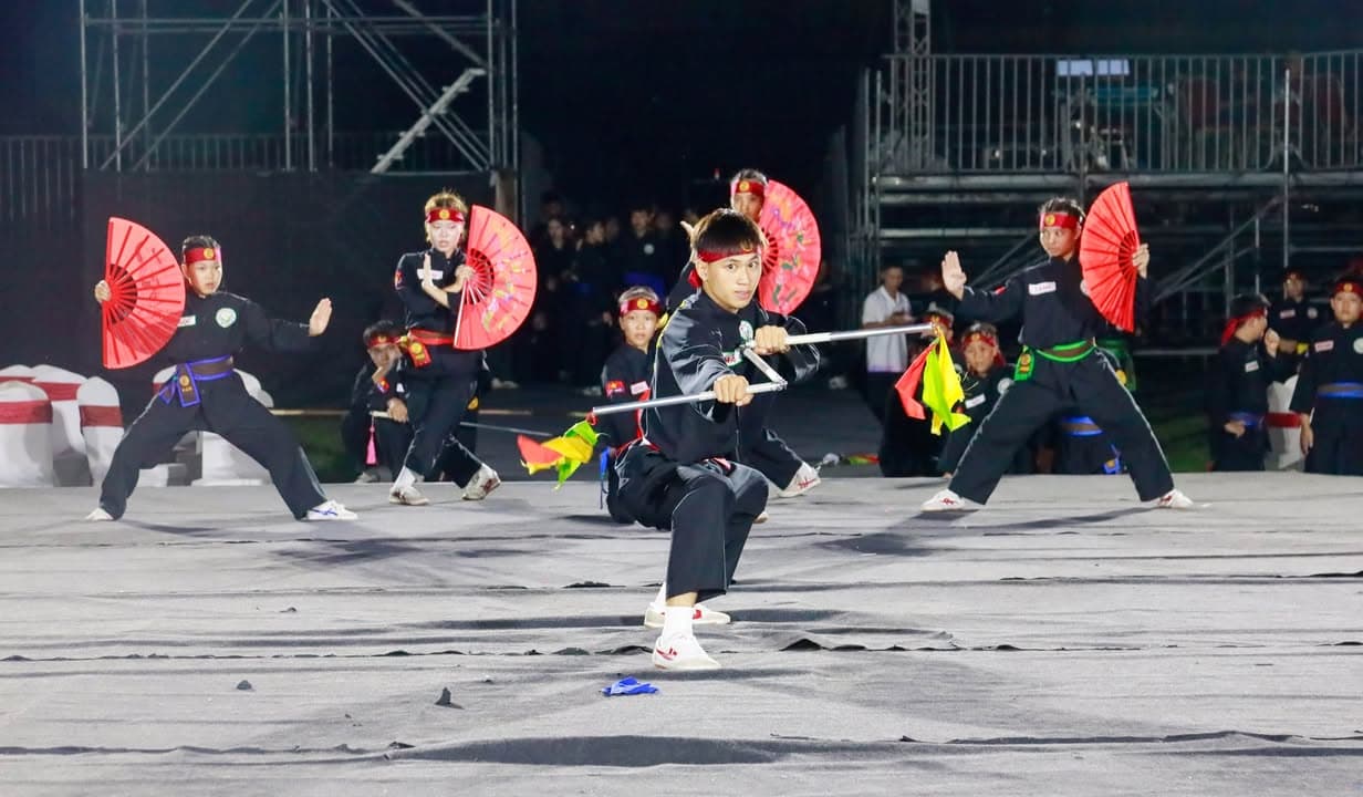 BIỂU DIỄN — hình 15
