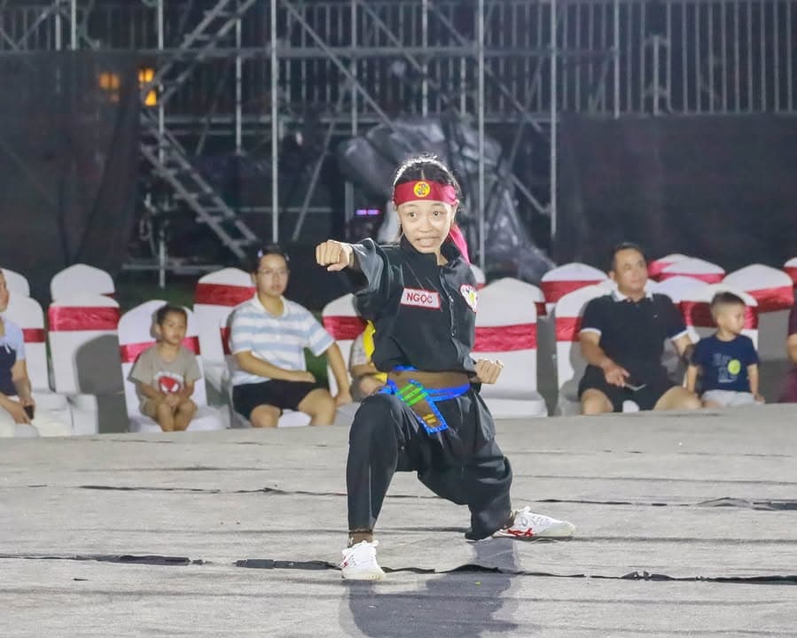 BIỂU DIỄN — hình 23