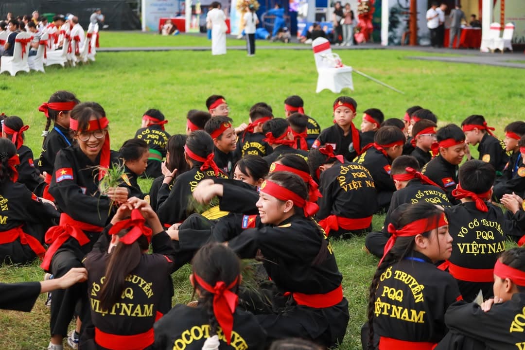 BIỂU DIỄN — hình 79